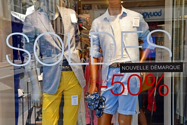 Saint Germain en Laye, France - july 16 2019 : cloth shop — стокове фото