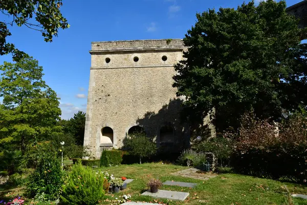 Louveciennes ; France - 9 septembre 2019 : aqueduc — Photo