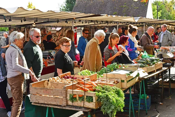 Verneuil sur Seine; Francia - 17 maggio 2017: mercato — Foto Stock