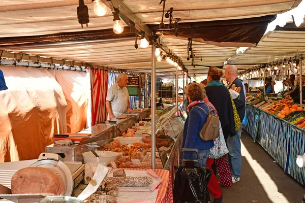 Verneuil sur Seine; Francia - 17 maggio 2017: mercato — Foto Stock