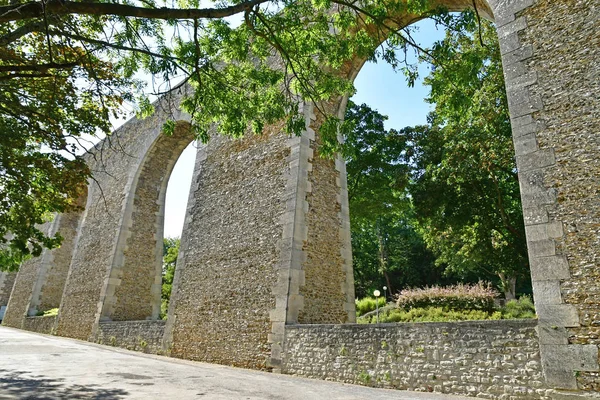 Louveciennes; França - 9 de setembro de 2019: aqueduto — Fotografia de Stock