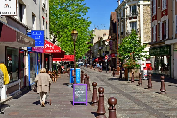 Poissy, França - 16 de maio de 2019: centro da cidade — Fotografia de Stock