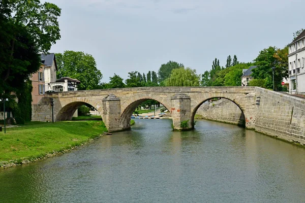 L Isle Adam, França - 24 de junho de 2019: Oise riverside — Fotografia de Stock