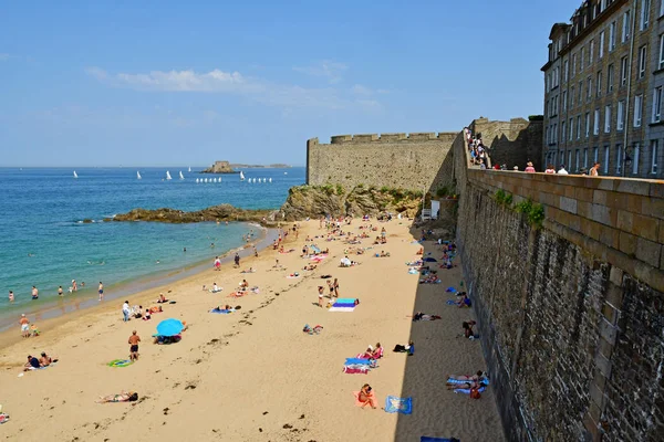 Saint Malo; Frankrike-juli 28 2019: pittoresk stad i sommar — Stockfoto