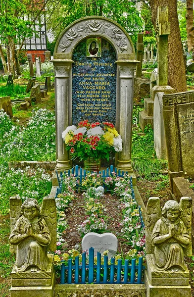 Londres, Inglaterra - 6 de mayo de 2019: Cementerio de Highgate — Foto de Stock