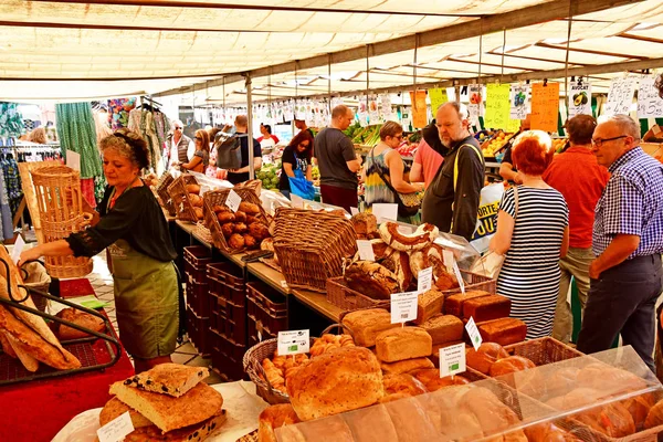 Saint Germain en Laye; Francia - 4 de agosto de 2019: mercado —  Fotos de Stock