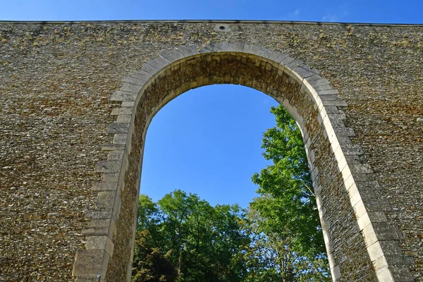 Louveciennes; France - sSeptember 9 2019: aqueduct — стоковое фото