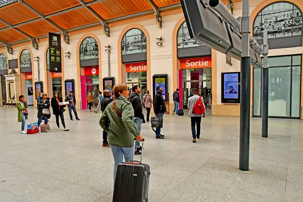Paris; franz - 1. Mai 2019: die station paris saint lazare — Stockfoto