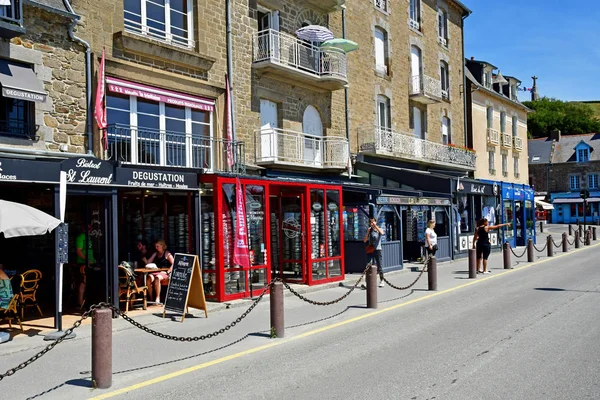 Cancale; Frankrijk - 28 juli 2019: pittoreske stad in de zomer — Stockfoto