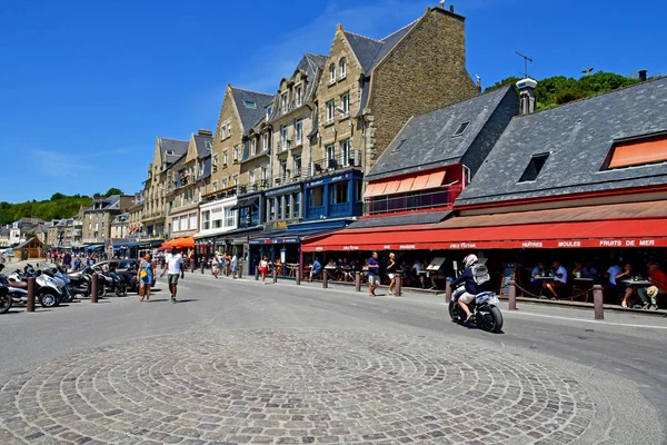 Cancale; Francia - 28 de julio de 2019: pintoresca ciudad en verano — Foto de Stock