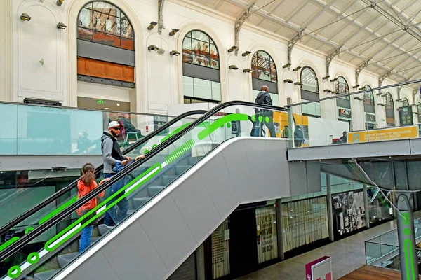 Paris; franz - 1. Mai 2019: die station paris saint lazare — Stockfoto