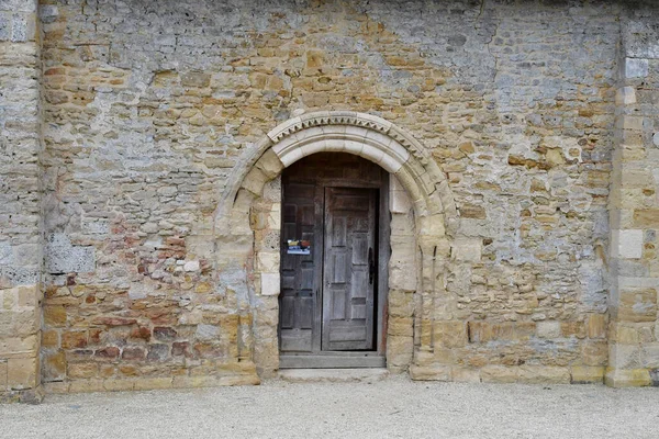 Crevecoeur en Auge; Франція - August 8 2019: historic castle — стокове фото