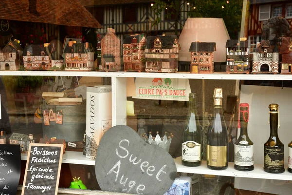 Beuvron en Auge; France - august 8 2019 : picturesque village in — Stock Photo, Image