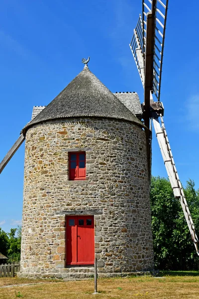 Cherrueix; França - 28 de julho de 2019: moinho de vento — Fotografia de Stock