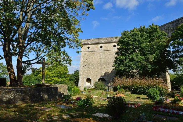 Louveciennes; Francja - wrzesień 9 2019: akwedukt — Zdjęcie stockowe