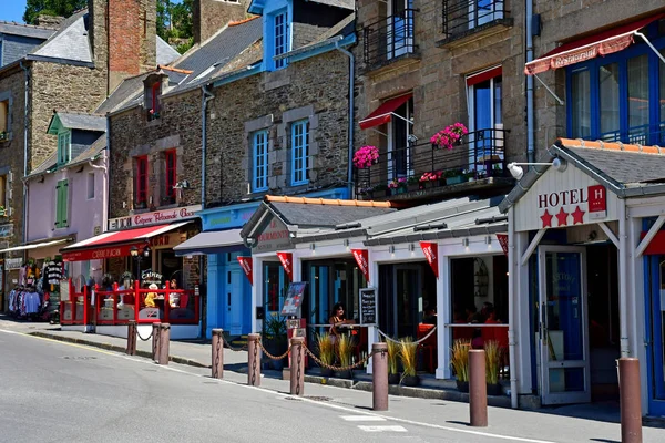 Cancale; Francia - 28 luglio 2019: pittoresca città in estate — Foto Stock