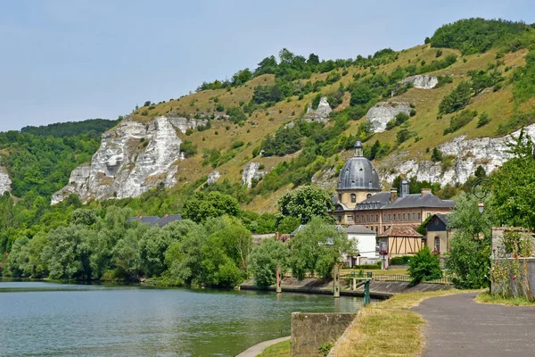 Les Andelys, Frankrike - 8 augusti 2019: Seine Riverside — Stockfoto