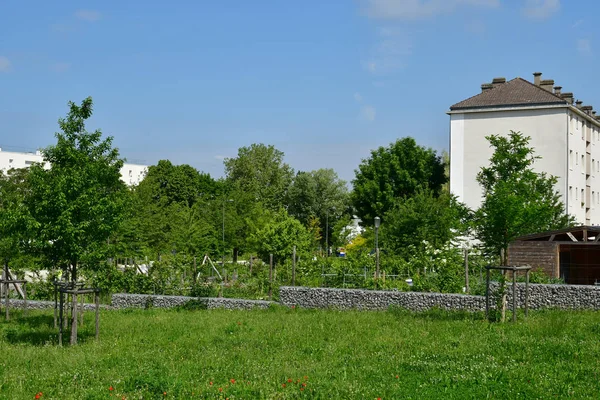 Les Mureaux; Franciaország - május 25 2019: block of flats — Stock Fotó