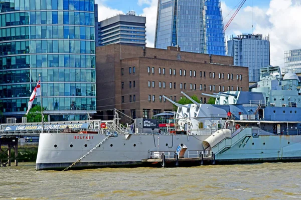 London; England - 5. Mai 2019: Themse-Flusskreuzfahrt — Stockfoto