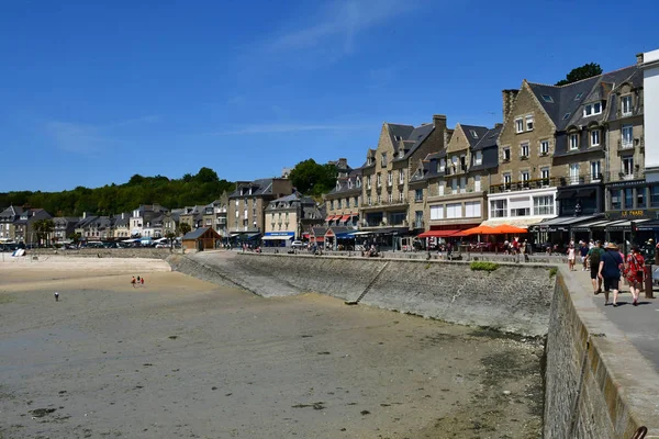 Cancale; Frankrijk - 28 juli 2019: pittoreske stad in de zomer — Stockfoto