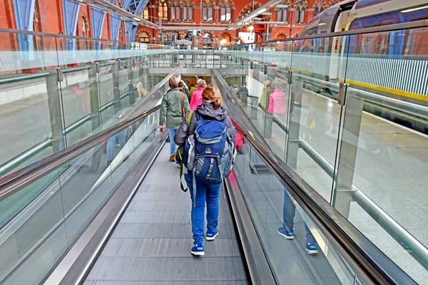 Londra, İngiltere - Mayıs 12019: Saint Pancras İstasyonu — Stok fotoğraf