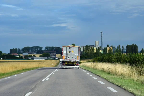 Grainville, Francia - 8 de agosto de 2019: la carretera D 6014 — Foto de Stock