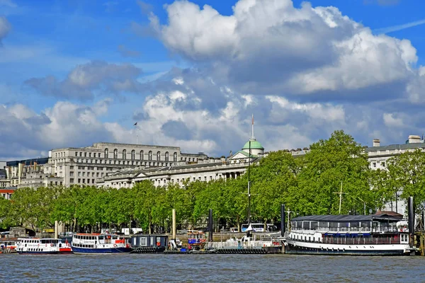 London; Inggris - 5 Mei 2019: Pelayaran sungai Thames — Stok Foto