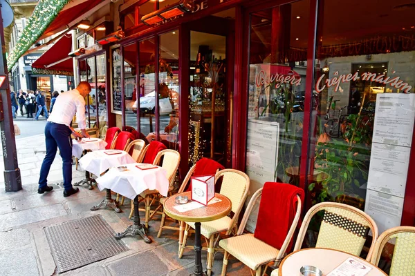 Paris; Fransa - 22 Kasım 2019: Rue du Bac — Stok fotoğraf