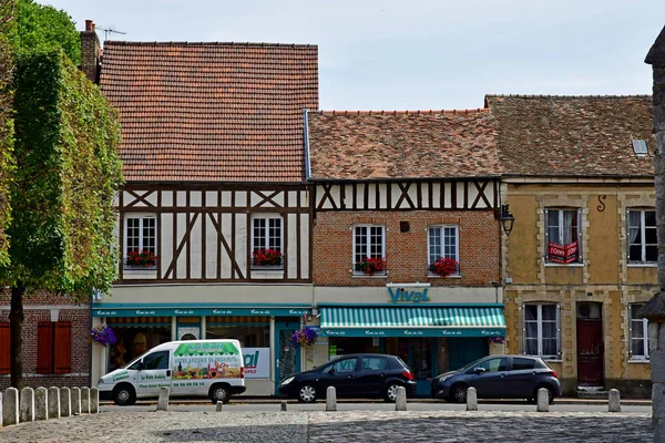 Les Andelys, Frankrijk - 8 augustus 2019: stadscentrum — Stockfoto