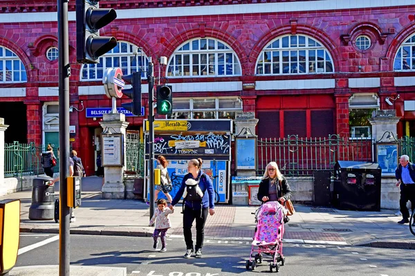 영국 런던 - 2019 년 5 월 1 일 : belsize park station — 스톡 사진