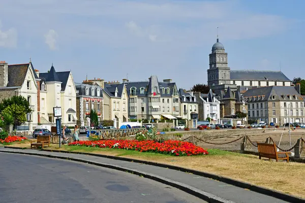 Saint Malo; Francja - 28 lipca 2019: dystrykt Saint Servan — Zdjęcie stockowe