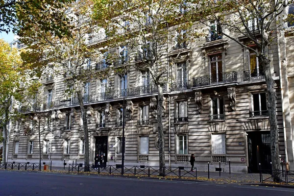 Parigi; Francia - 22 novembre 2019: boulevard Saint Germain — Foto Stock