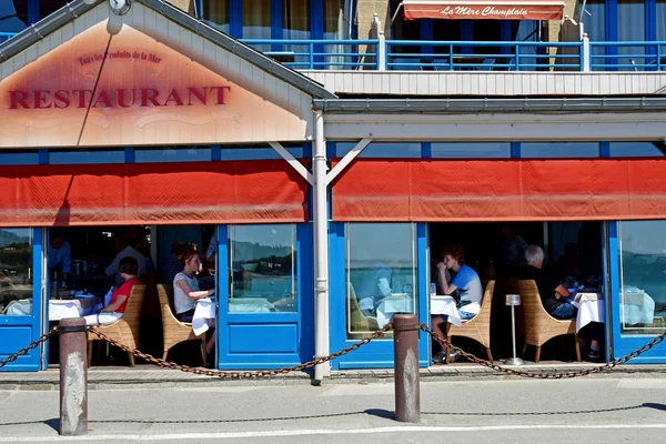 Cancale; Francia - 28 de julio de 2019: pintoresca ciudad en verano — Foto de Stock