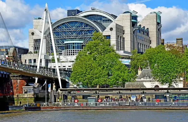 Londra; İngiltere - 5 Mayıs 2019: Thames Nehri Gemisi — Stok fotoğraf