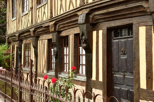 ボーロンen Auge;フランス- 8月2019:絵のように美しい村 — ストック写真