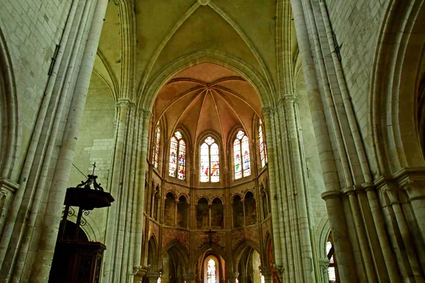 Les Andelys, France - august 8 2019 : Saint Sauveur Church — Stock Photo, Image