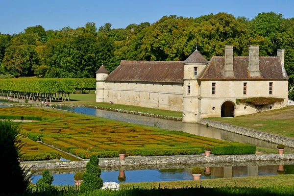 Villarceaux, France - september 9 2019 : historical castle — Stok fotoğraf