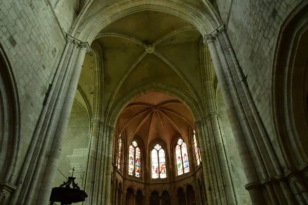 Les Andelys, França - 8 de agosto de 2019: Igreja de Saint Sauveur — Fotografia de Stock