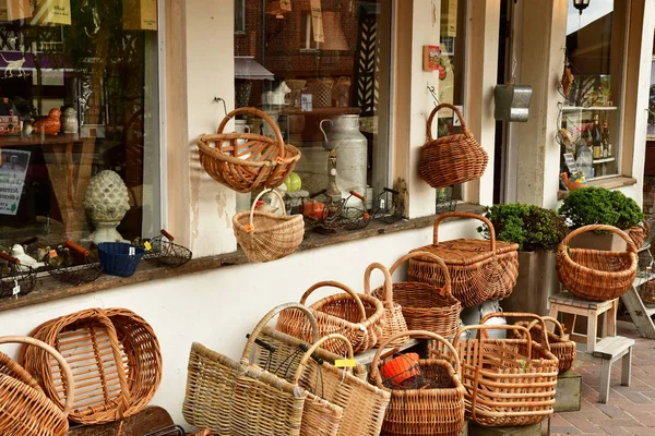 Beuvron en Auge; France - august 8 2019 : picturesque village in — Stock Photo, Image