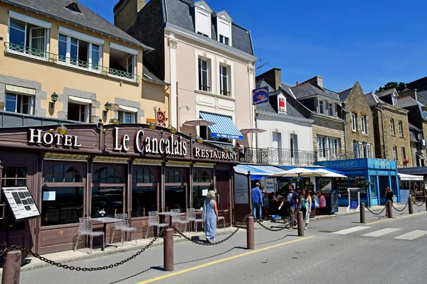 Cancale; Frankrijk - 28 juli 2019: pittoreske stad in de zomer — Stockfoto