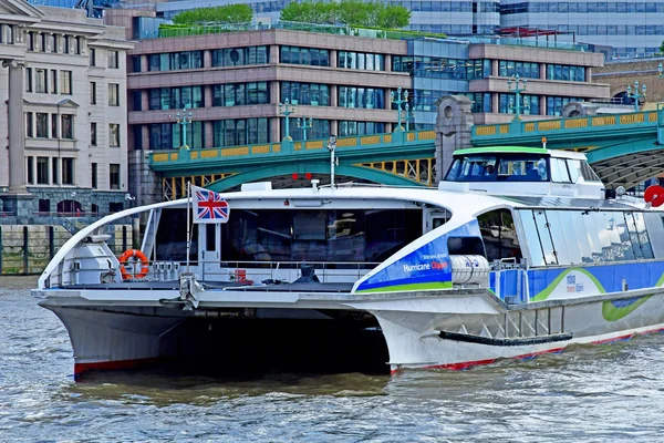 London; England - may 5 2019 : Thames river cruise — Stock Photo, Image