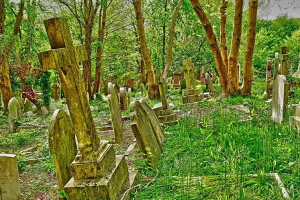 Лондон, Англия - 6 мая 2019 года: Хайгейтское кладбище — стоковое фото