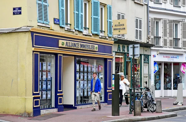 Saint Germain en Laye; France - august 7 2019 : city in summer — Stock Photo, Image