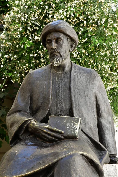 Cordoba; Spain - august 28 2019 : statue of Ben Maimonides — Stock Photo, Image