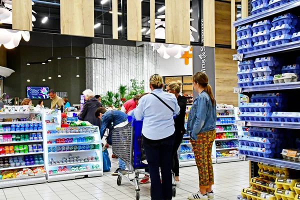 Plouer sur Rance; Fransa - 28 Temmuz 2019: süpermarket — Stok fotoğraf