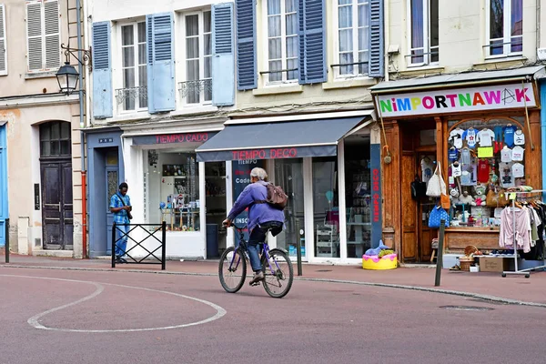 Saint Germain en Laye; Francia - 7 de agosto de 2019: ciudad en verano —  Fotos de Stock