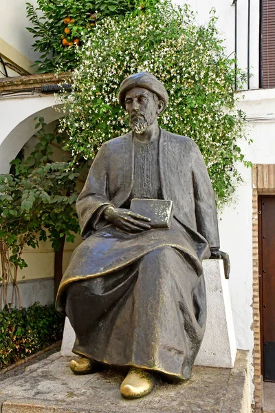 Κόρδοβα; Ισπανία - 28 Αυγούστου 2019: άγαλμα του Μπεν Μαϊμονίδη — Φωτογραφία Αρχείου