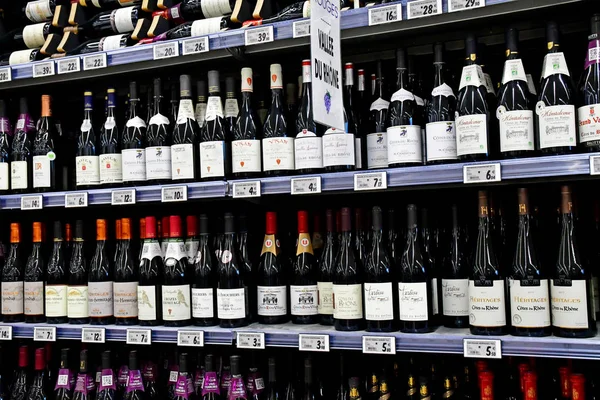 Plouer sur Rance; Francie - červenec 28 2019: supermarket — Stock fotografie