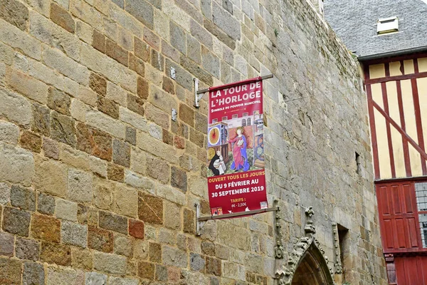 Dinan; Francia - 28 de julio de 2019: la pintoresca ciudad —  Fotos de Stock