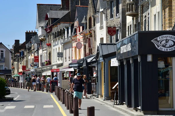 Cancale; Frankrijk - 28 juli 2019: pittoreske stad in de zomer — Stockfoto